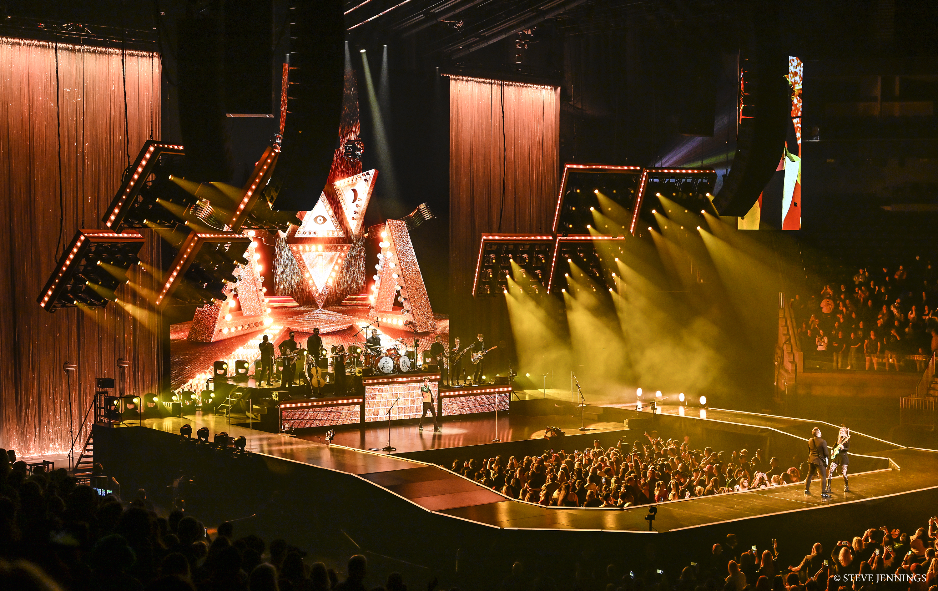 Panic At The Disco Roe Led