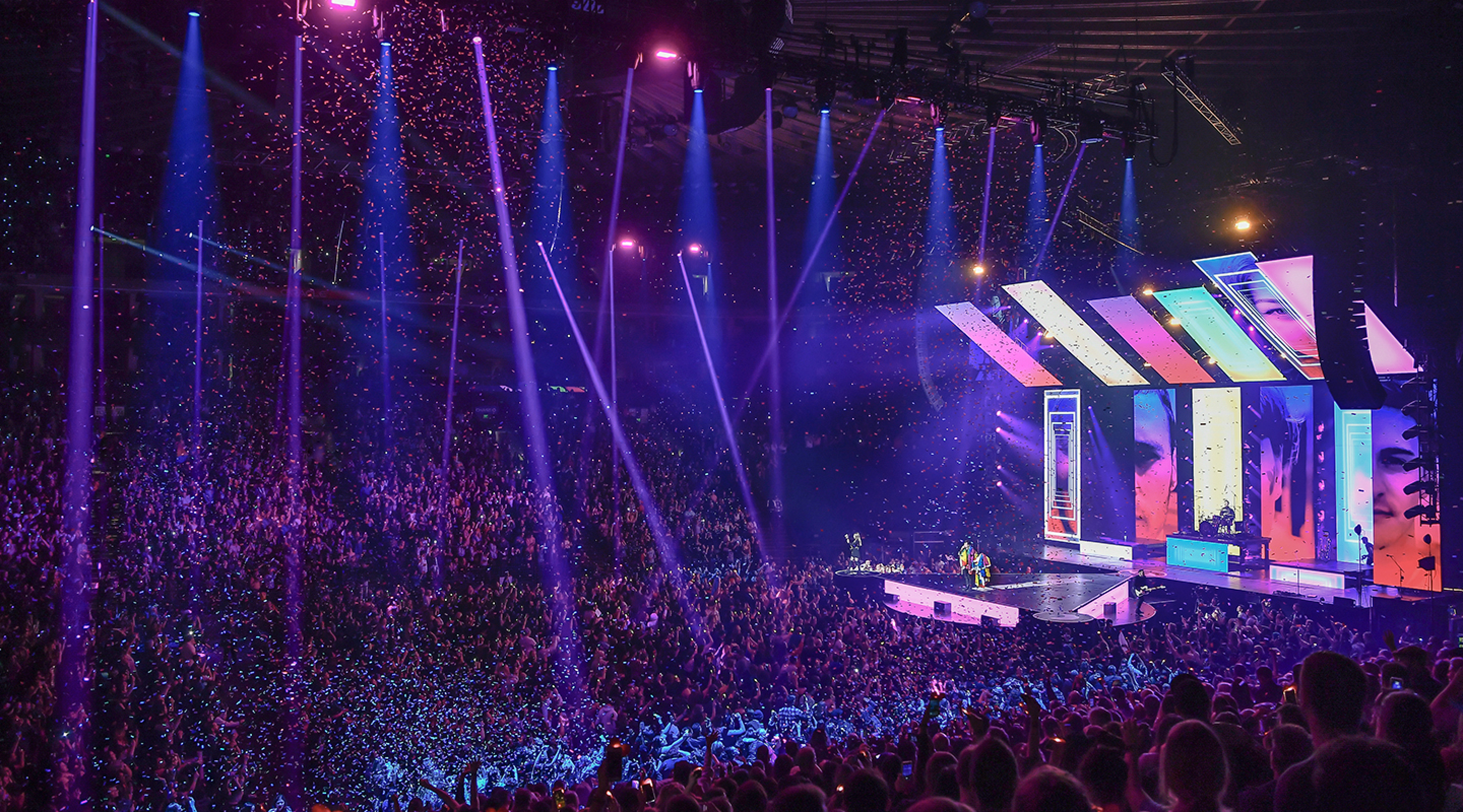 Panic Hero 2880 X 1600